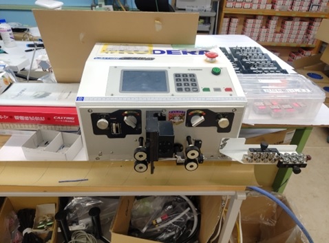 自動電線切断・皮むき器