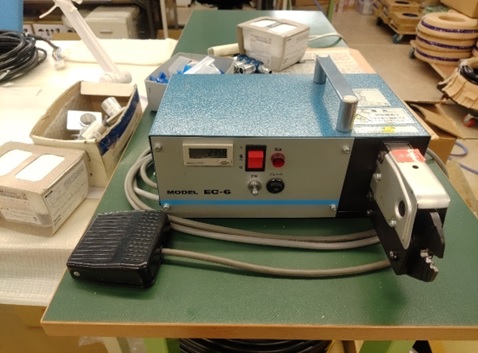 電気式　裸端子用圧着器