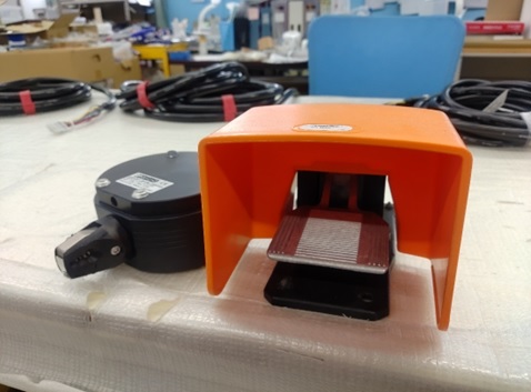 エアー式　フェルール端子用圧着器